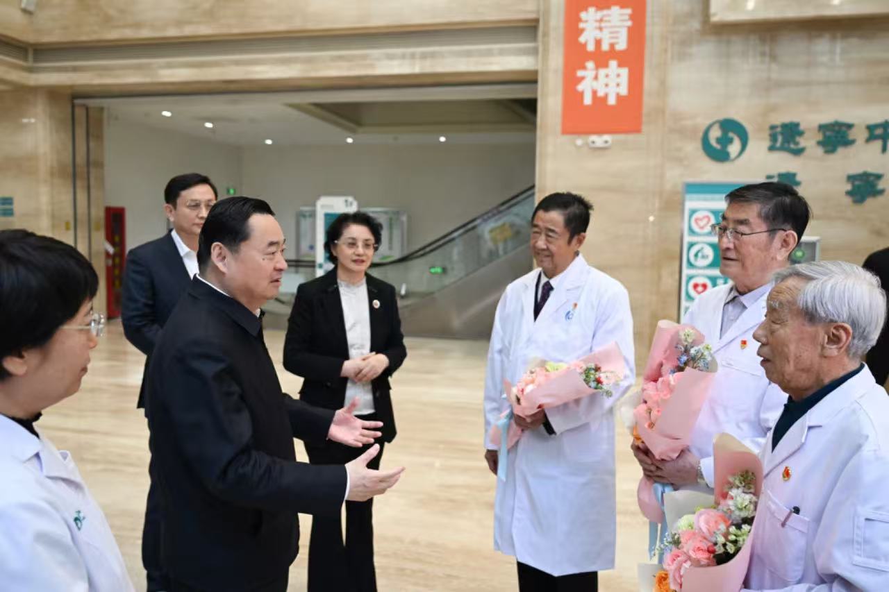 郝鹏专题调研中医药工作