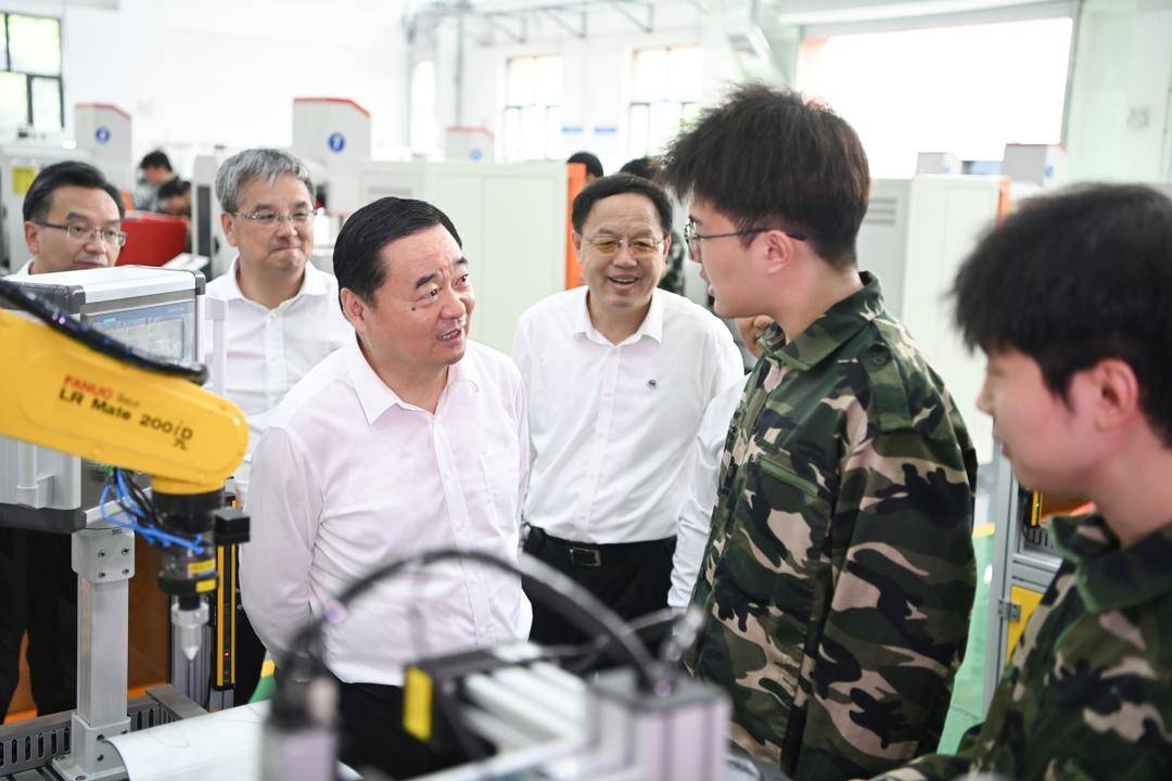 郝鹏在高校专题调研